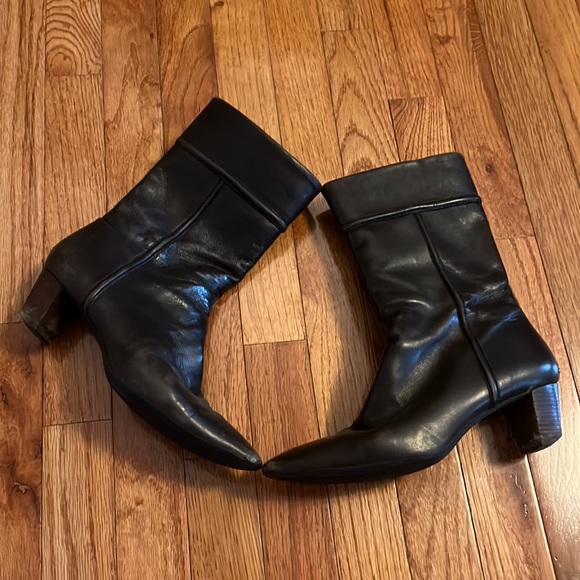 Fine Brazilian Leather Boots with Classic Stitching | Inside zippers | 7.5 B - Picture 8 of 8